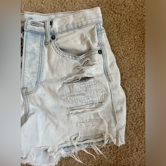 American Eagle Lightwash Size 2 Shorts - Picture 3 of 6
